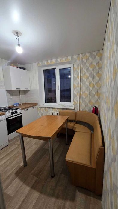 Продається  простора 4-кімнатна квартира на Черемушках