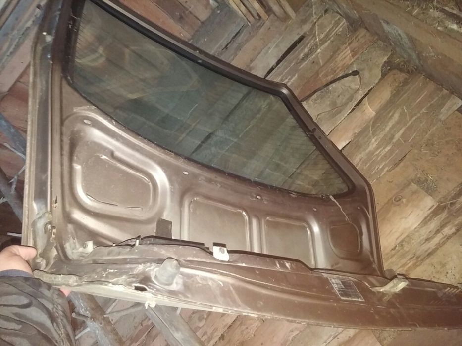 Кришка багажника (ляда)