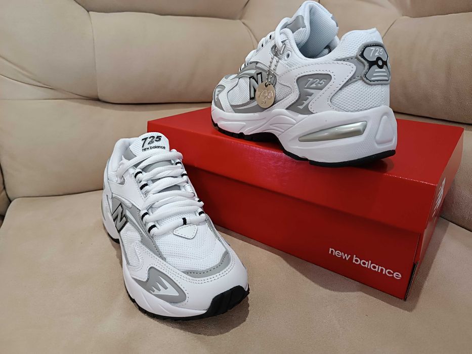 Жіночі кросівки New Balance 725