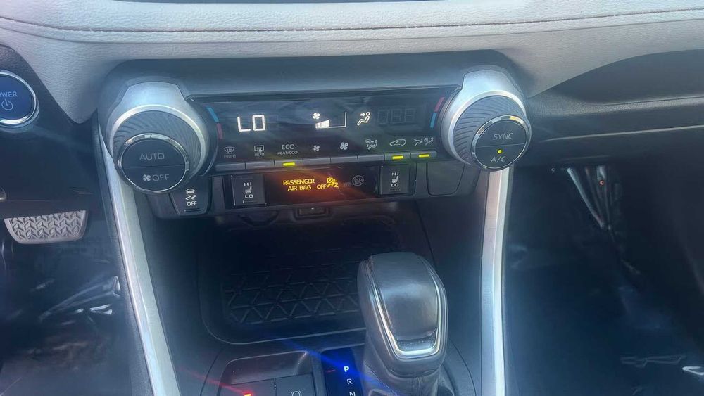 Toyota RAV4 Hybrid XSE      2021