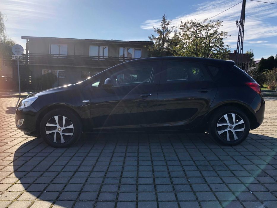 OPEL ASTRA 2011 POJ. 1.4 BENZ.  serwis klima opłacony