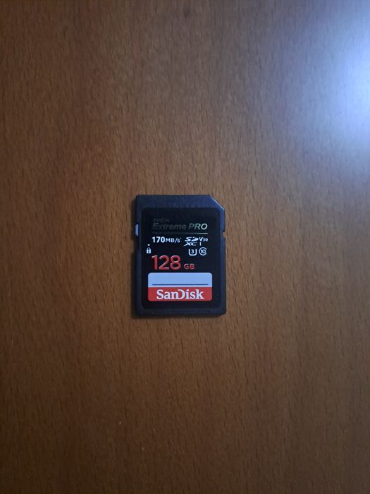 Sony A6400 + Lente 17-70 mm