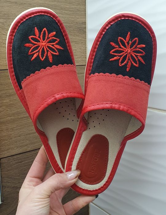 Kapcie laczki pantofle 41 kryte skóra naturalna skórzane 39 38,37,36