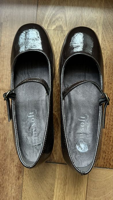 Buty lakierowane na obcasie w kolorze czekoladowym rozmiar 38