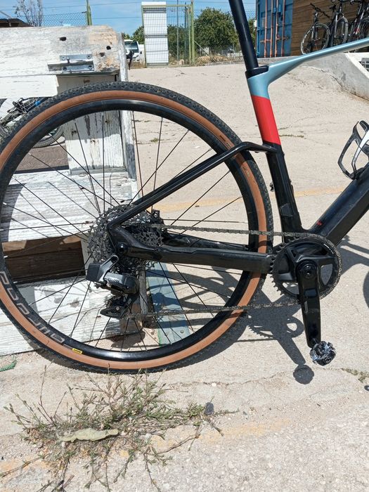 Bicicleta gravel elétrica