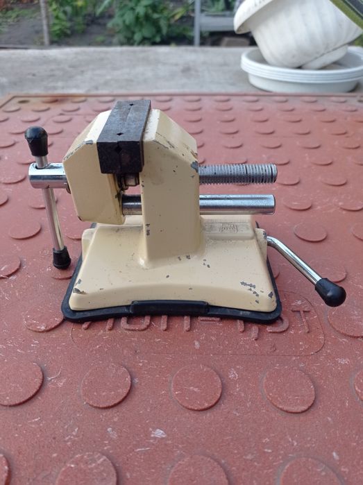 Тиски слюсарні нові СРСР