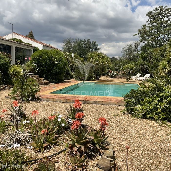 Quinta isolada com piscina localizada em Castro da Cola, concelho O...