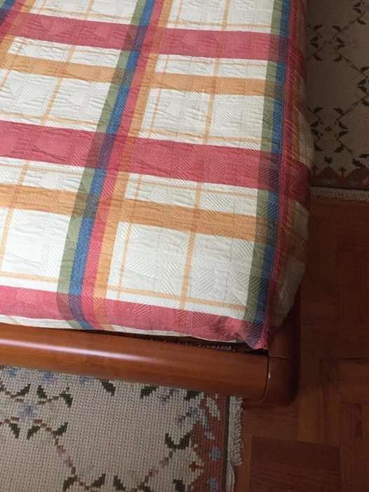 Cama de casal em cerejeira maciça