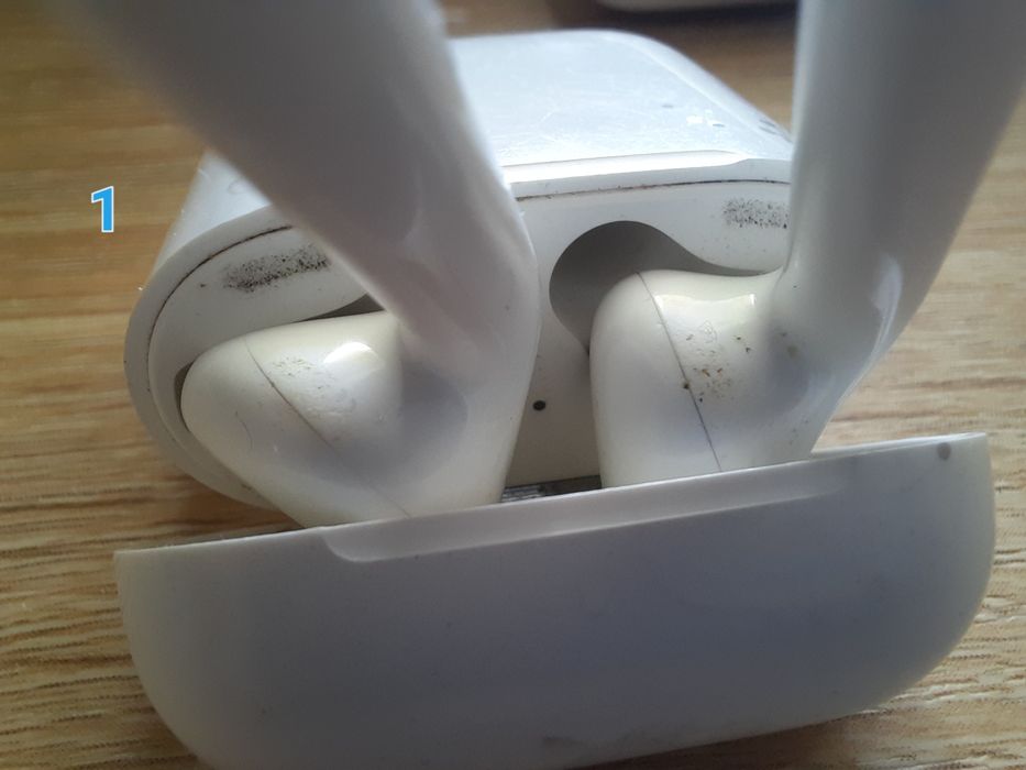 Навушники безпровідні Apple Airpods 1 під ремонт.