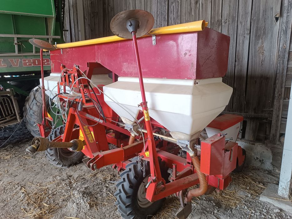 Siewnik do kukurydzy kverneland Optima 4 rzędowy 2005r