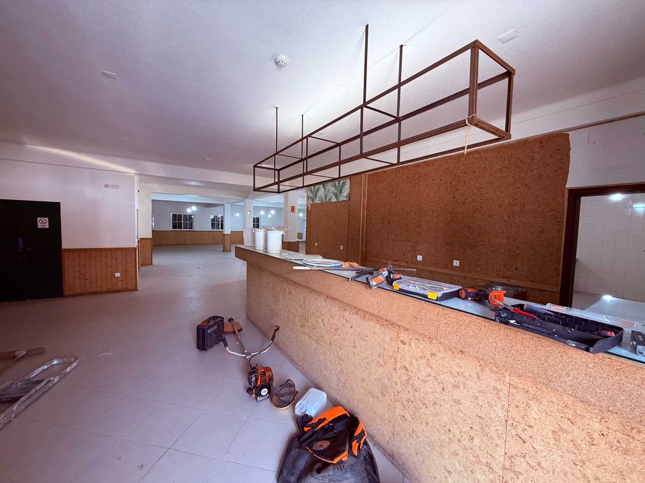 Espaço comercial e habitação com terreno