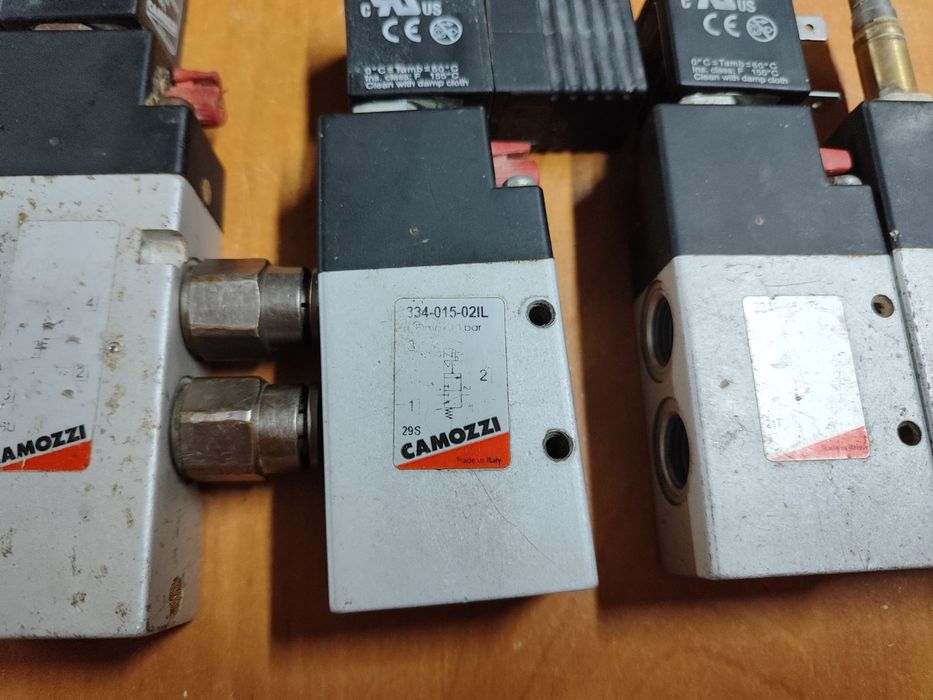 Пневматичний розпреділювач Camozzi