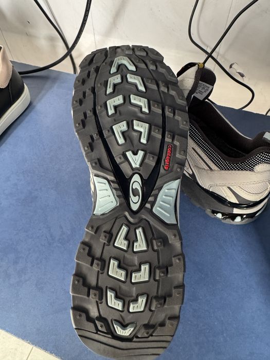 Кросівки жіночі salomon 38,5