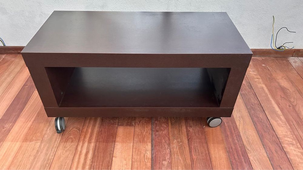 Movel Tv /Audio, wengue, com rodizios, como novo!!