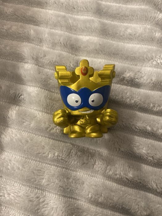 Boneco SuperZings dourado