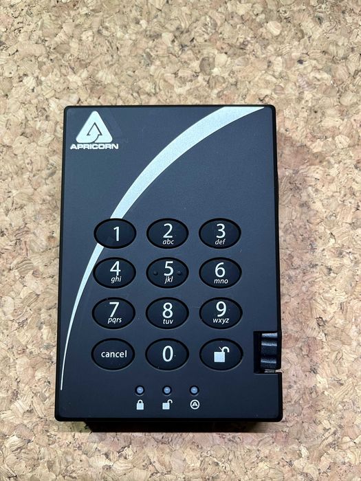 Зовнішній жорсткий диск з шифруванням Aegis Padlock 3.0  500GB