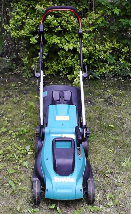 Kosiarka elektryczna Makita ELM3320 z koszem 1200 Watt