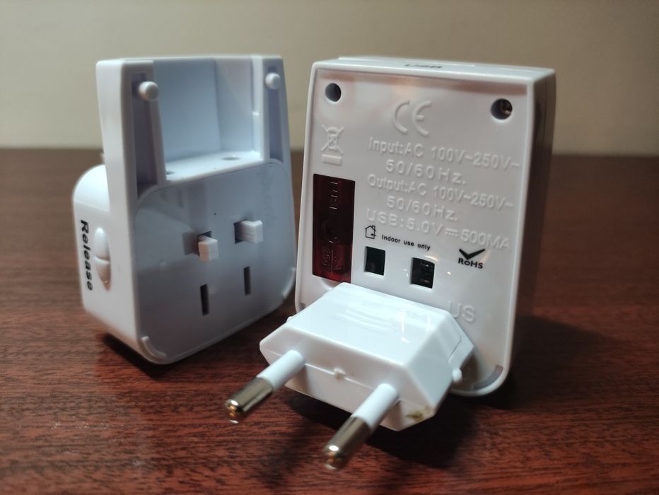 Adaptador de Tomada/Viagem Universal EU, UK, USA e AU