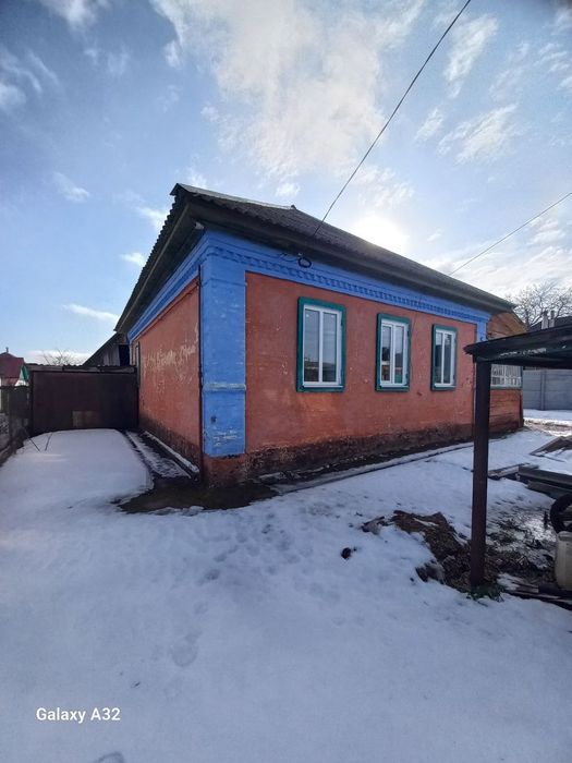 Продається охайний дім в районі пед.коледжу.