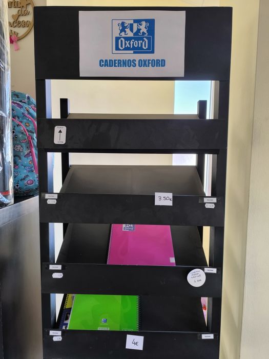 Expositor de cadernos ou livros