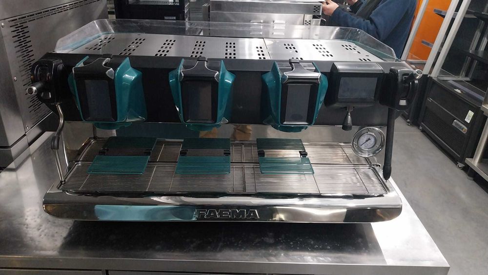 Ekspres do kawy 3-grupowy Faema E71 Touch - mistrzostwo inż. kawowej