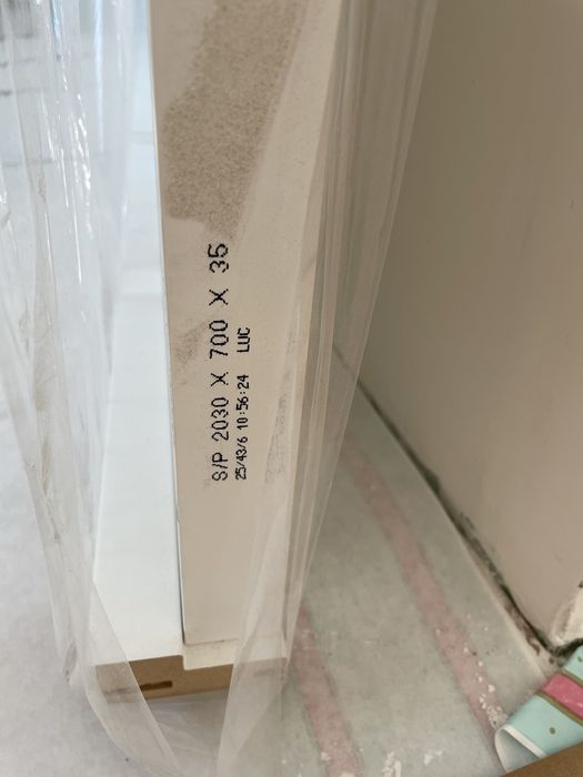 Porta maciça lacada branca LOR 70 cm esquerda com moldura