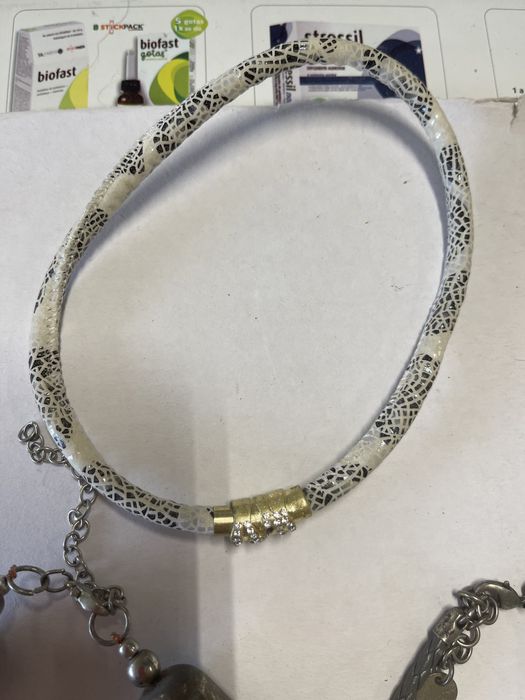 Colares e pulseira