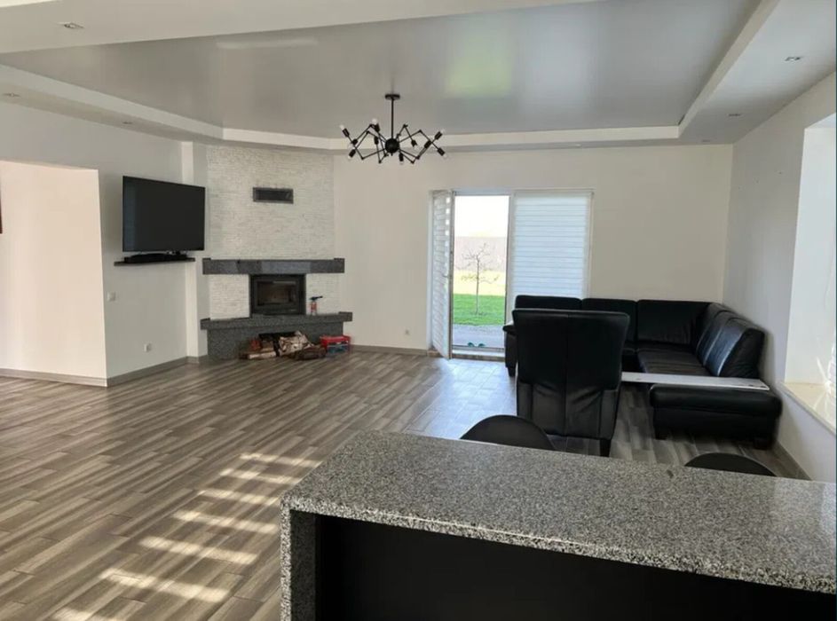 Продаж сучасного будинку у Почаєві