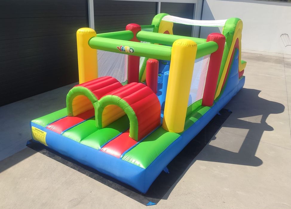 Aluguer insuflável com obstáculos