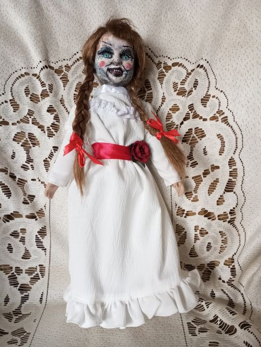 Lalka z horroru Anabelle