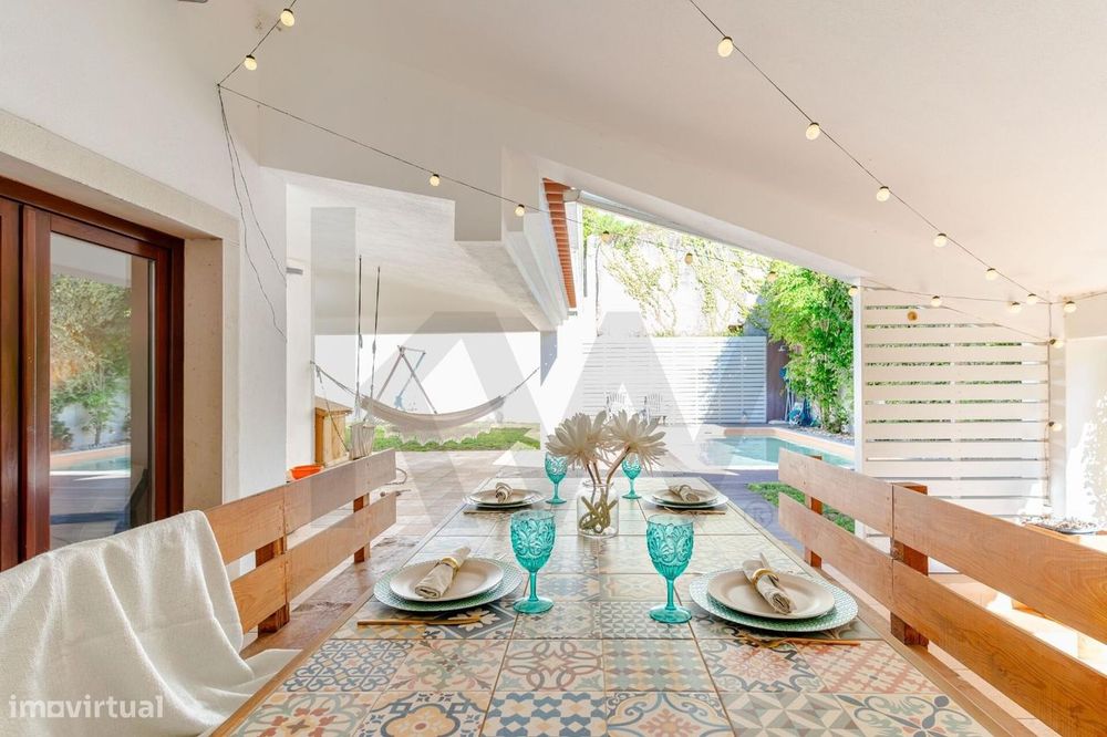 Moradia T4+1 com piscina, jardim amplo e garagem | Barcarena