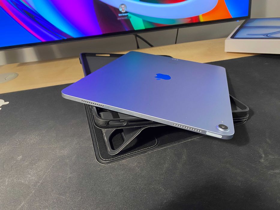 Apple iPad Air 13" M2 2024 Wi-Fi 128GB Blue (MV283NF/A) + чохол ESR