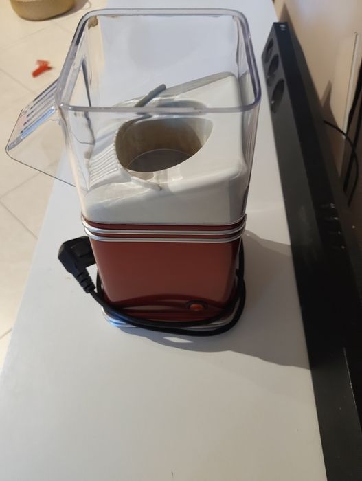 Máquina de fazer pipocas.