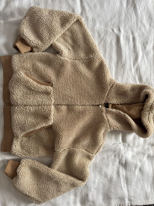 Куртка Тедді Bershka в бежевому кольорі