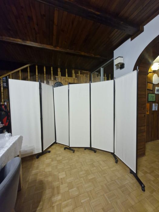 Parawan skladany na kółkach