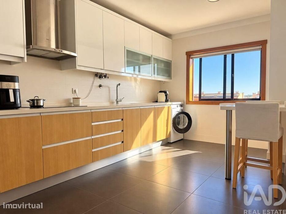 Apartamento T3 em Mina de Água de 120 m2