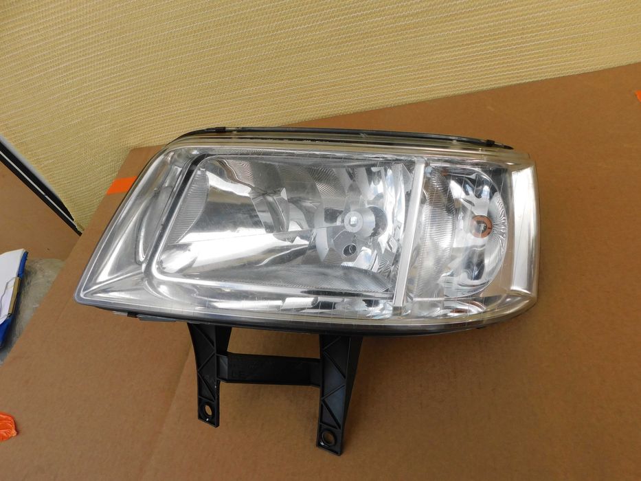 Volkswagen Transporter T5 lampa lewa przód oryginał 301191301
