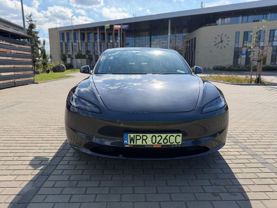 Tesla Model 3 Tesla Model 3-Dual Motor
