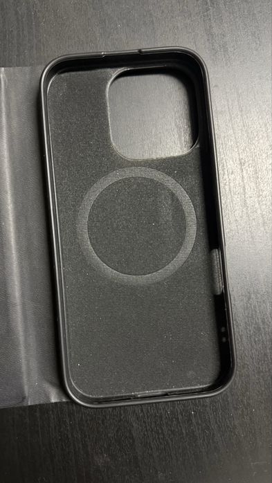 Capa livro Iphone 16 pro magsafe