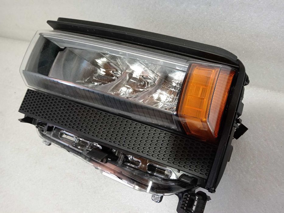 Фара права оригінал бу Toyota Land Cruiser Prado 250 2024-