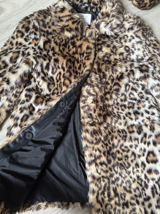 zara шубка леопард и накшники девочке 9-10 оет р.140
