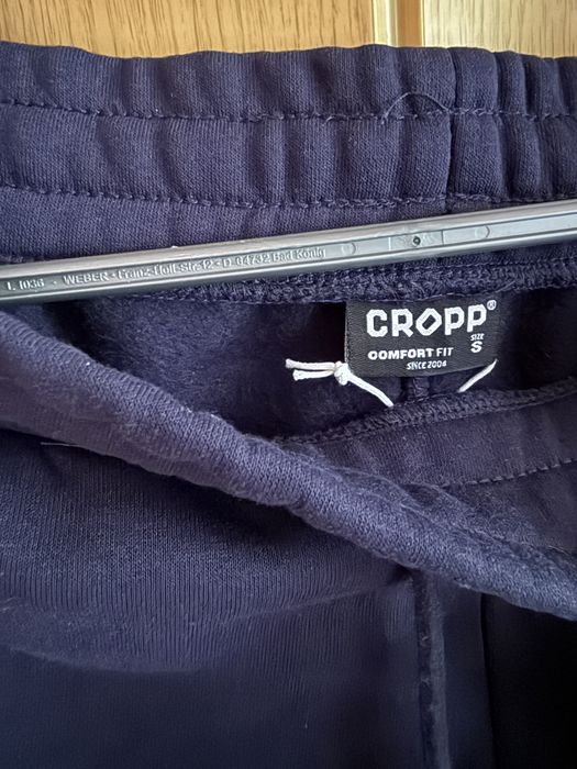 Granatowe dresowe joggery z kieszeniami cargo - Cropp - M