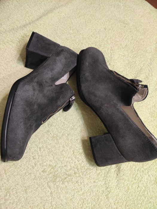 Туфлі шкіряні нові жіночі з квадратним носком р.41/26,5см