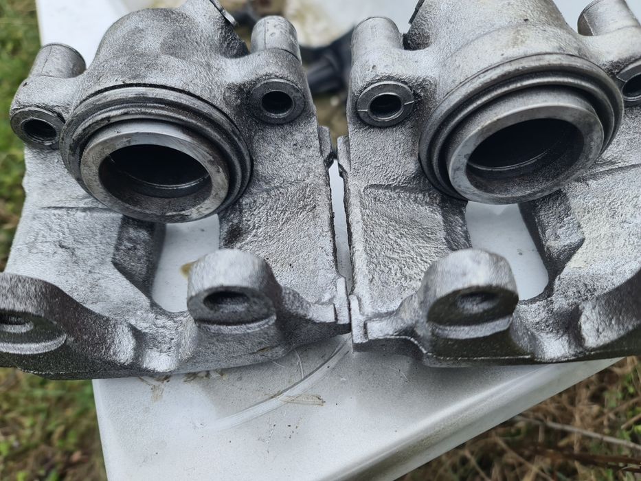 Zacisk lewy prawy zaciski komplet bmw e46 po pełnej regeneracji oryg