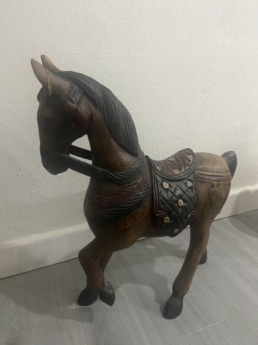Cavalo de madeira decorativo