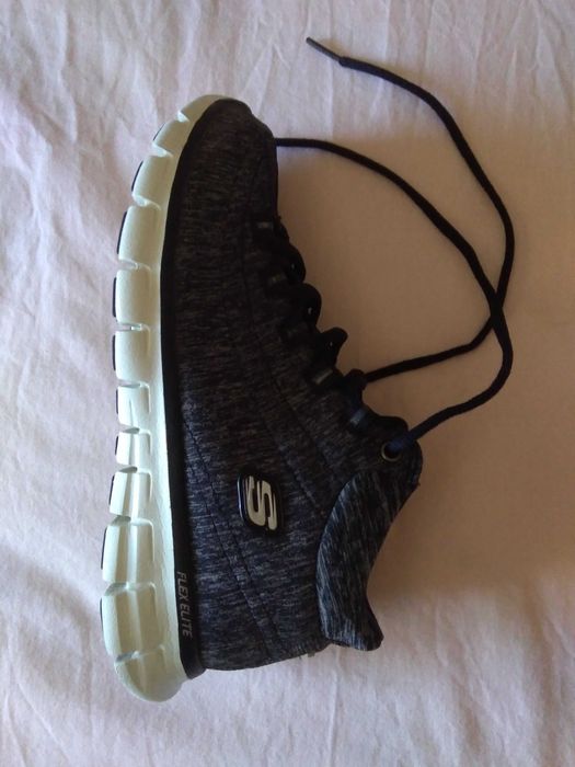 Skechers para senhora cor cinzenta