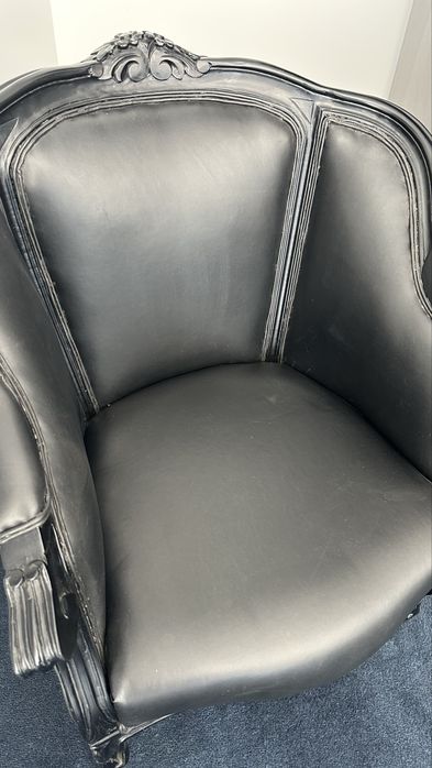 Poltrona Estilo Luís XV Preta – Vintage / Barroca