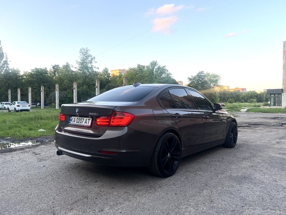 BMW F 30 Офіційний автомобіль