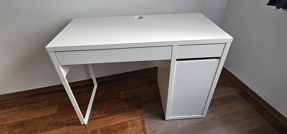 Biurko IKEA MICKE 105x50 cm białe – szuflady, szafka z półkami