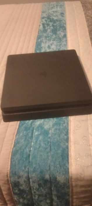 PS4 Slim  pro  com um terabite em excelente estado com todos os cabos